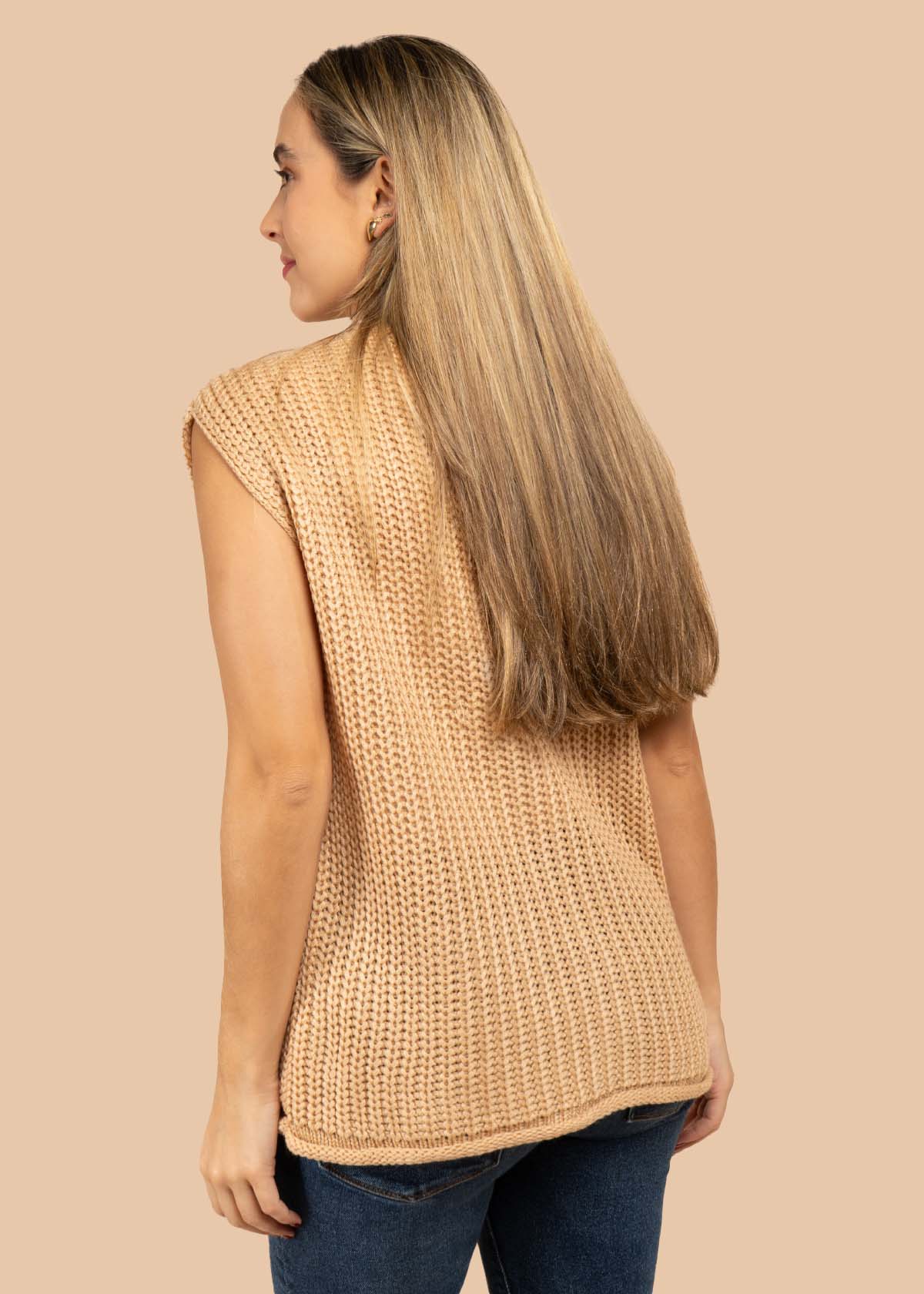 Chaleco tejido color camel con botones 105720