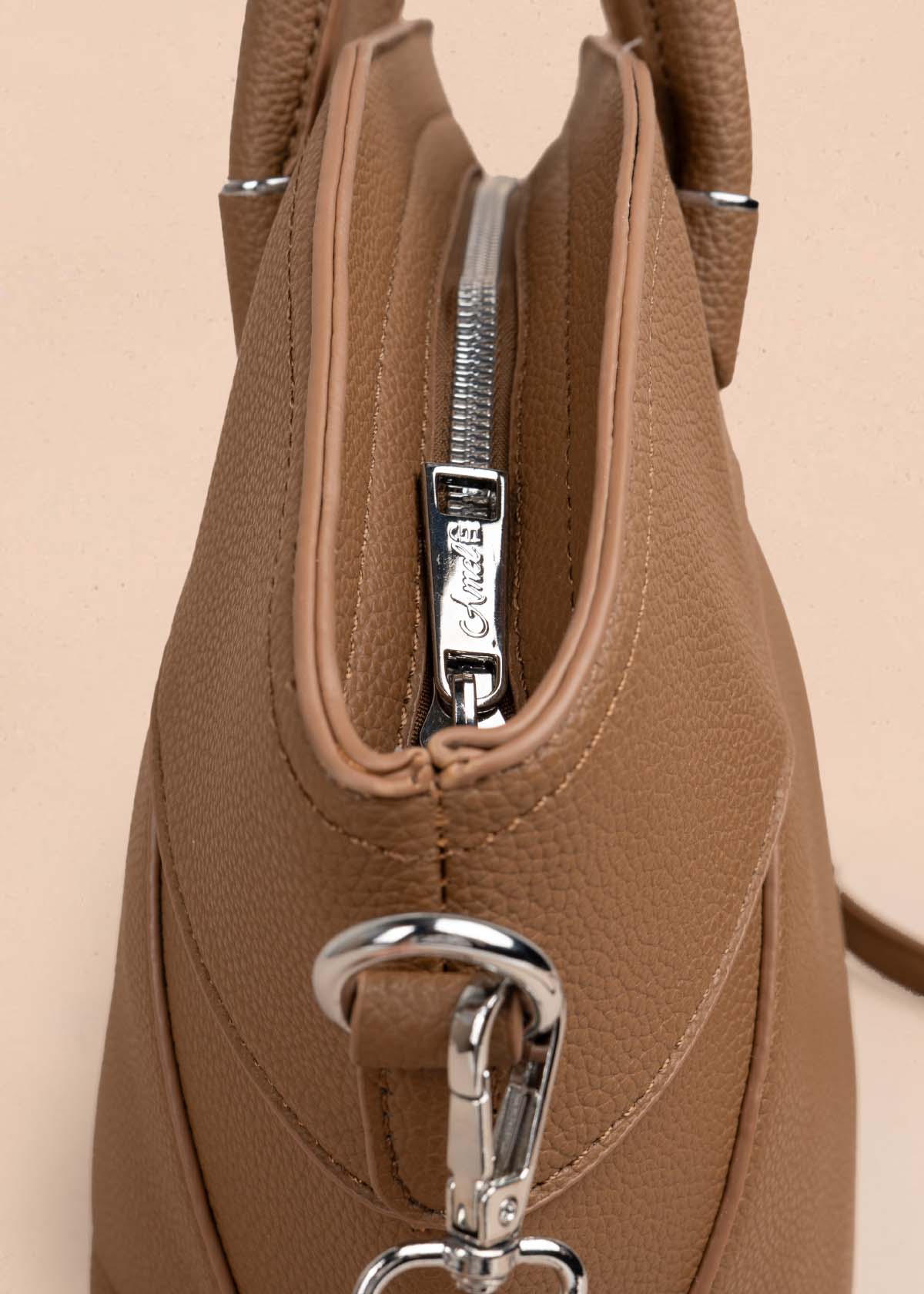 Bolso tipo cartera color café 105750