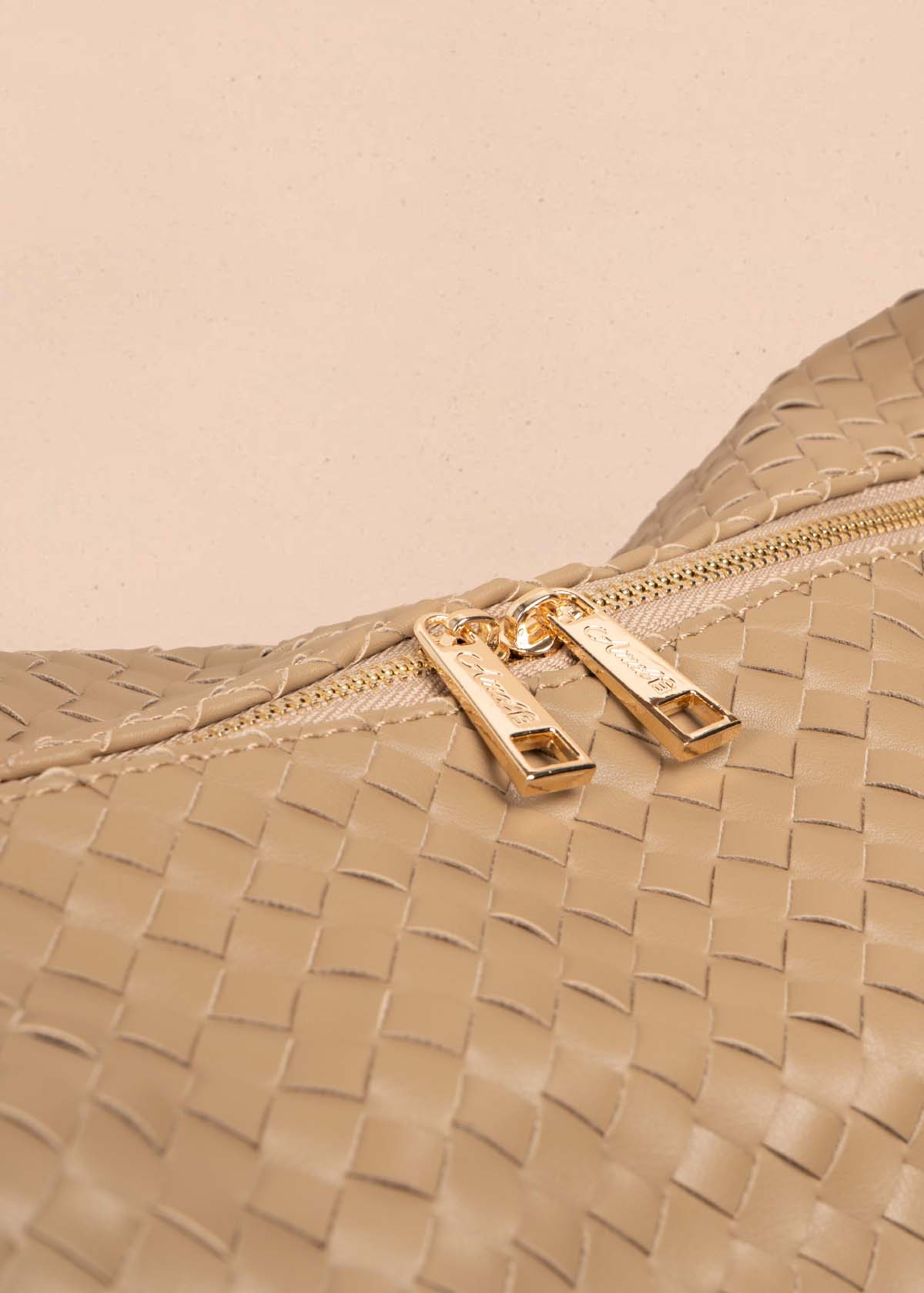Bolso tipo cartera color taupe 105752