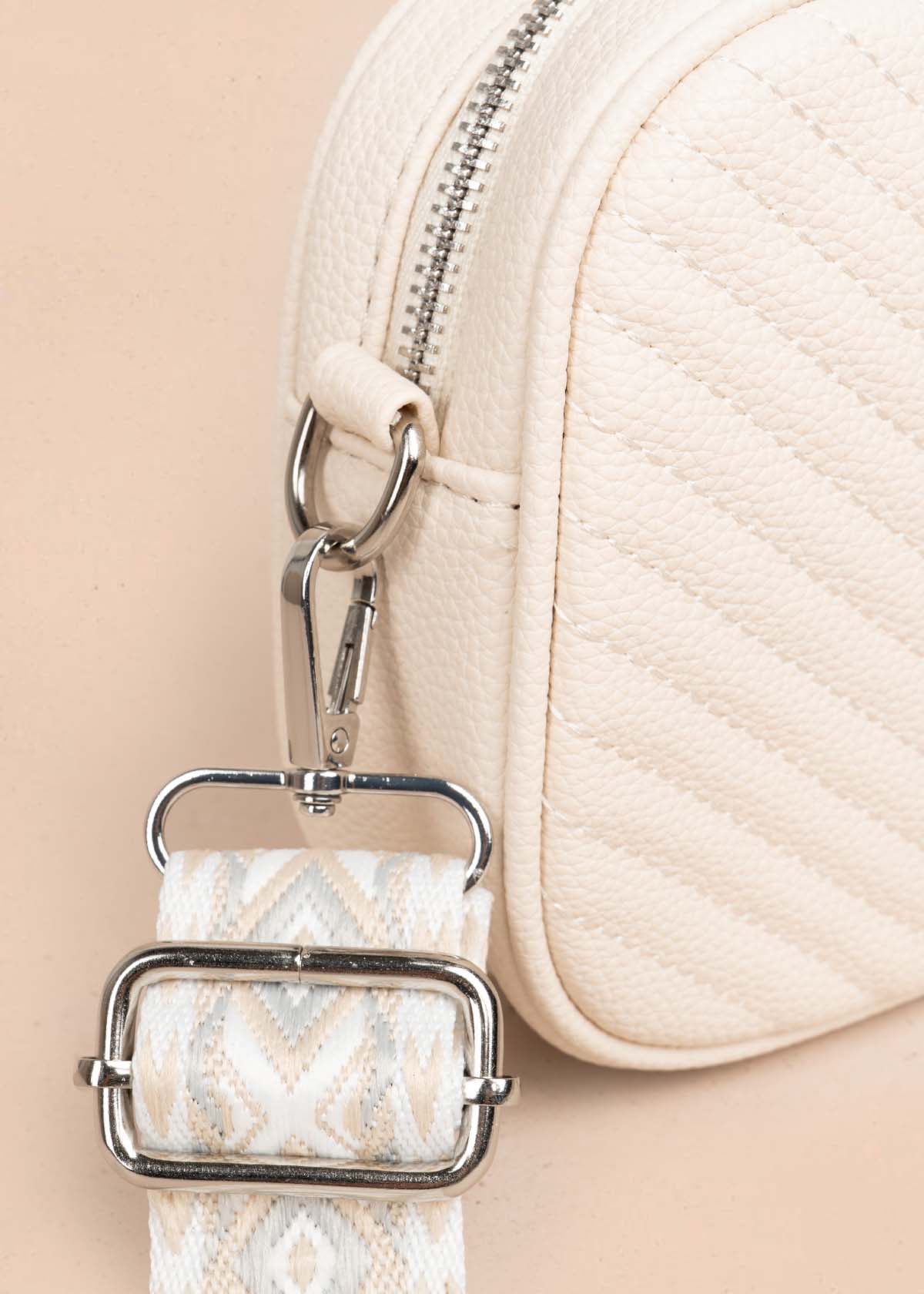Bolso manos libres color talco 105754