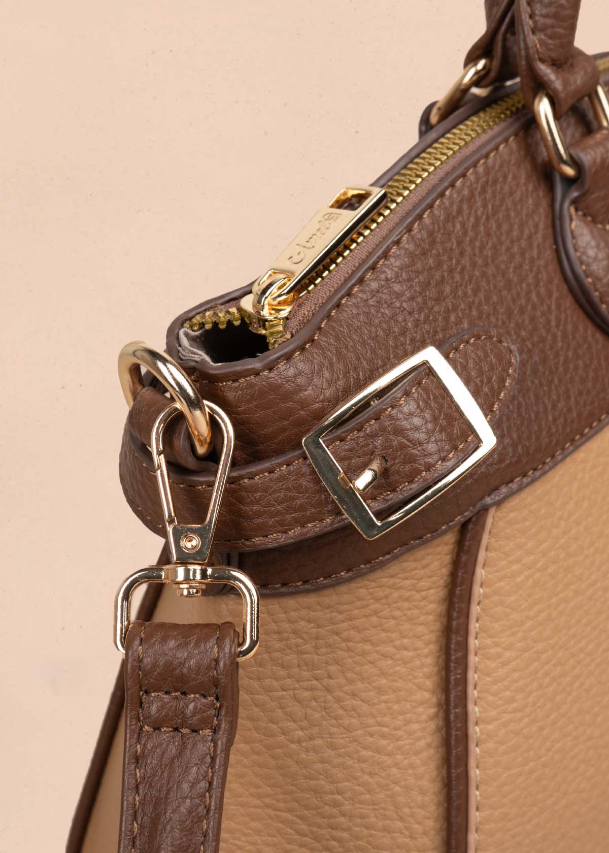 Bolso tipo cartera color camel 105770
