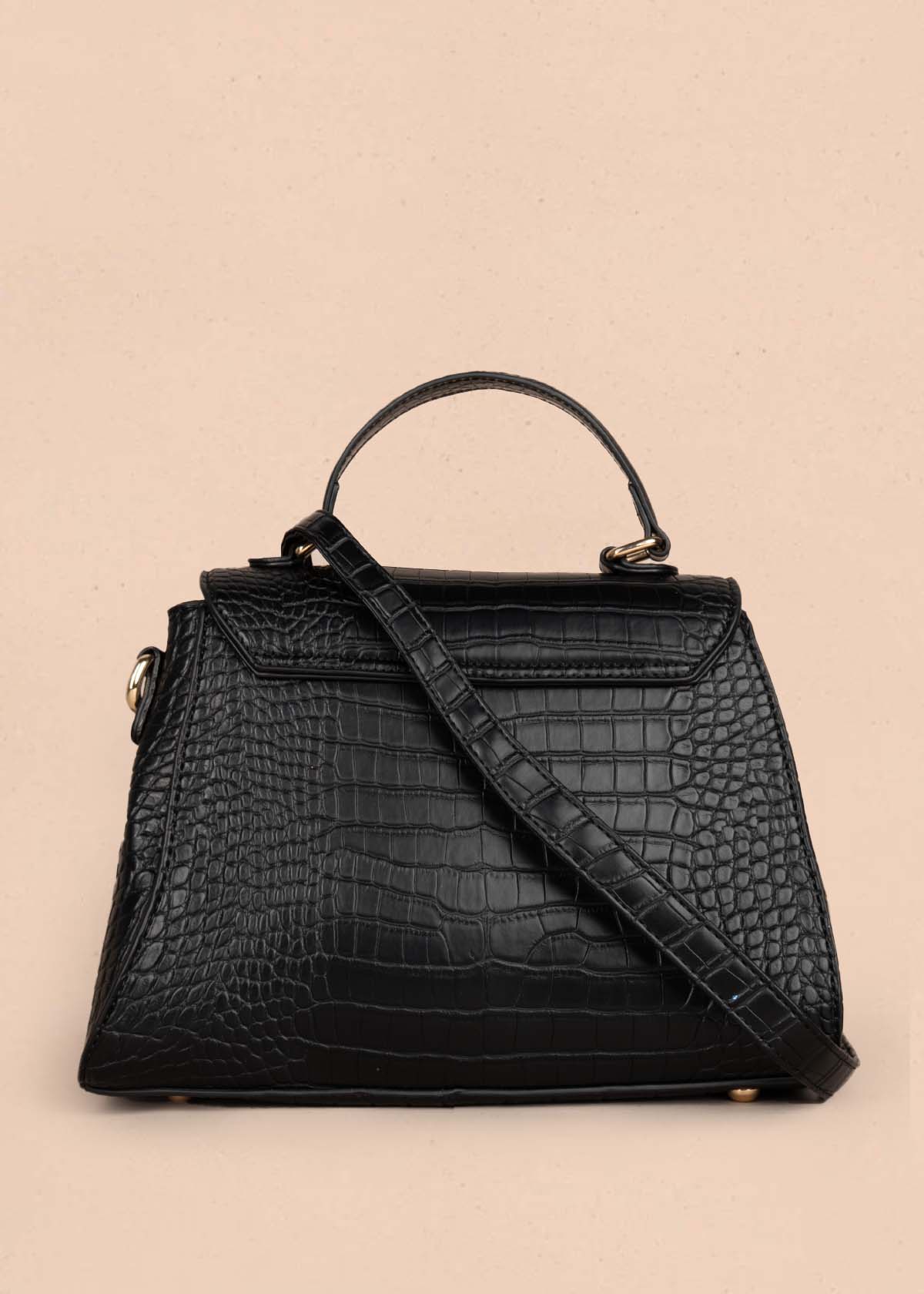 Bolso manos libres color negro con textura croco 105772