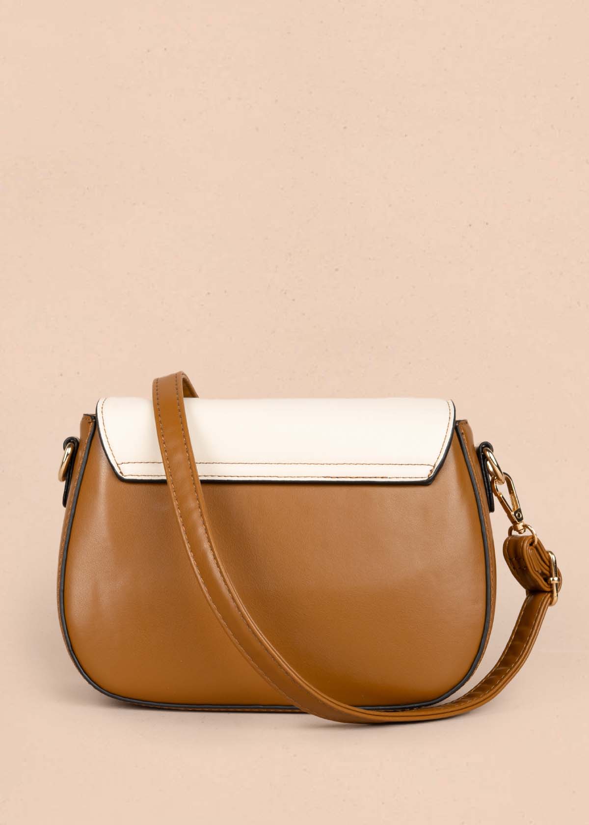 Bolso manos libres color café con bordado 105778