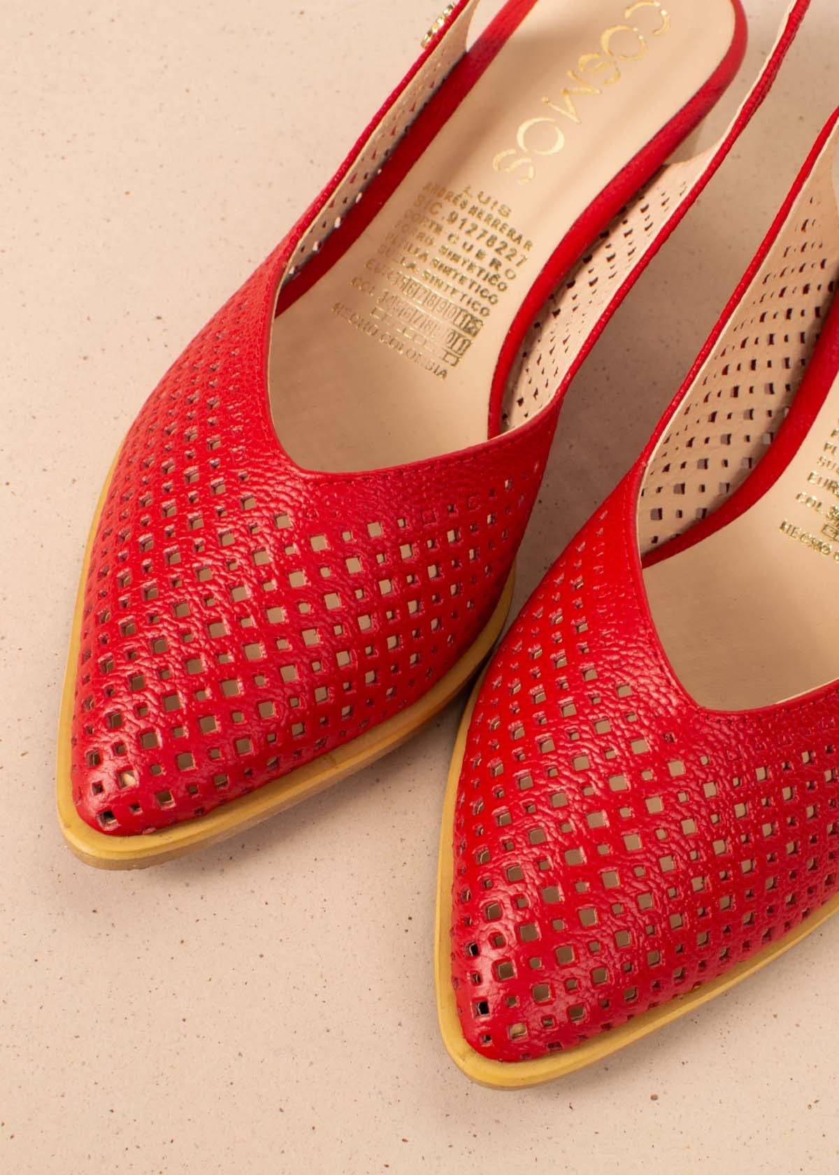 Tacones trabilla en cuero color rojo con perforaciones 101420