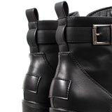 Botín estilo urbano color negro con correa para dama