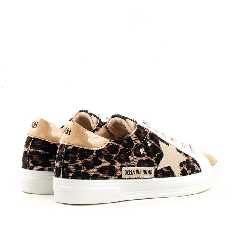 Tenis casuales color beige diseño animal print para dama