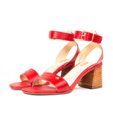 Sandalia de cuero color rojo con tacón para dama