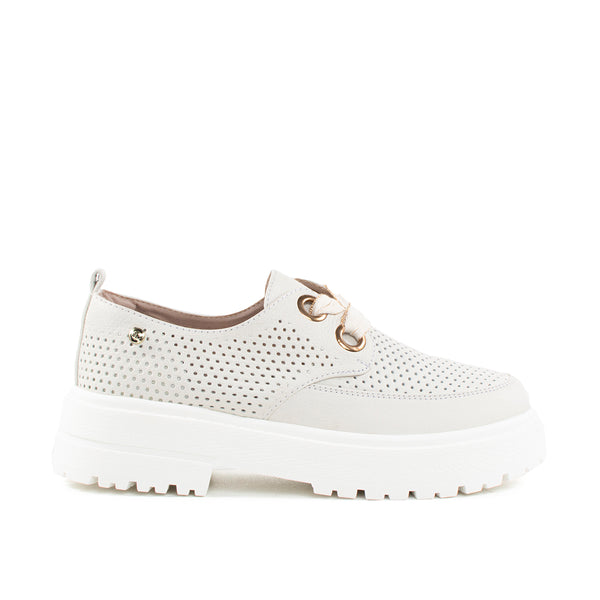 Zapato oxford de cuero color talco con suela tractora, para dama