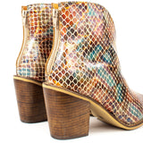 Botín de cuero tipo texano color blanco estampado multicolor, para dama