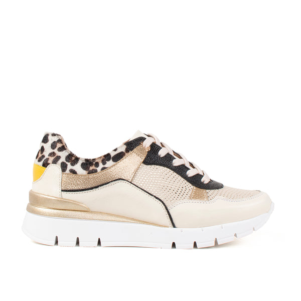 Tenis en cuero color talco decoración animal print, para dama