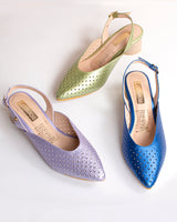 Tacón trabilla de cuero color lila con perforaciones, para dama