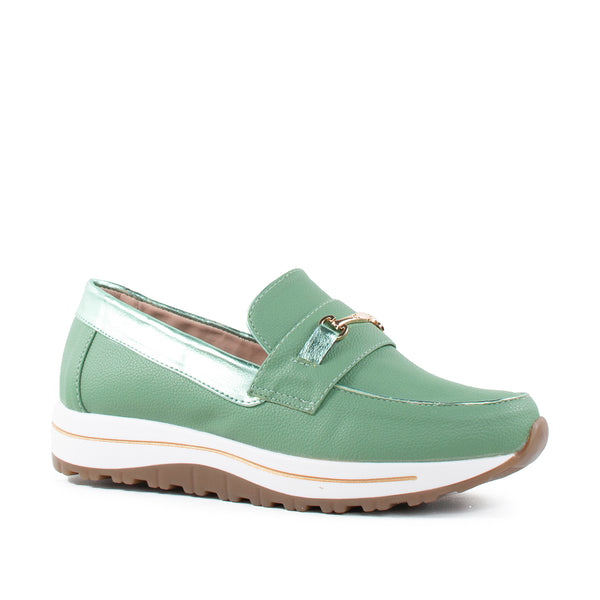 Mocasín color verde con aplique dorado, para dama