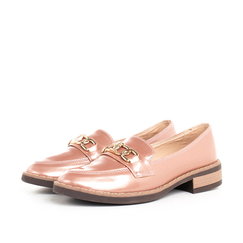 Mocasín color oro rosa de charol con aplique dorado, para dama