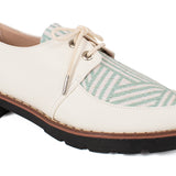 Atadura color talco con capellada tejida