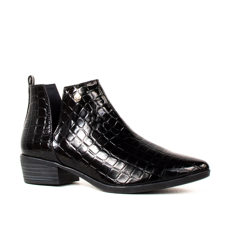 Botín negro charolado con textura croco, para dama.