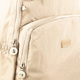 Morral color beige con bolsillo frontal, para dama