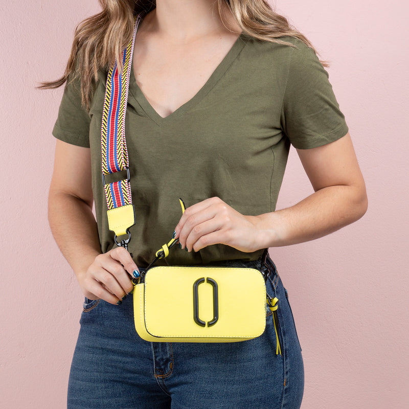 Bolso tipo bandolera color amarillo