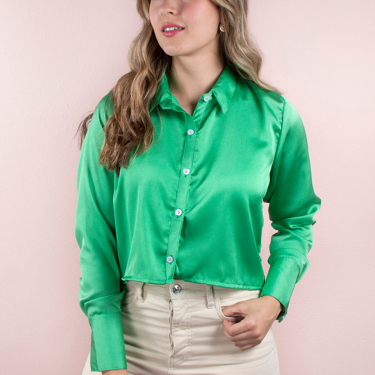 Blusa satinada manga larga color verde