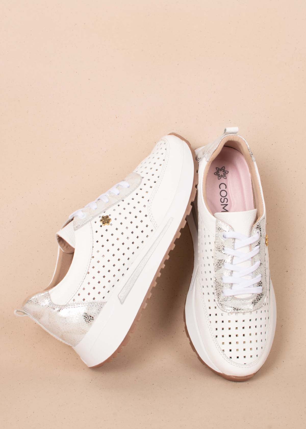 Tenis casuales en cuero color blanco con perforaciones 103265