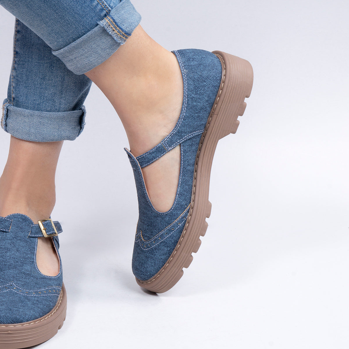 Mocasines color azul denim tipo mafalda y bordado tipo oxford