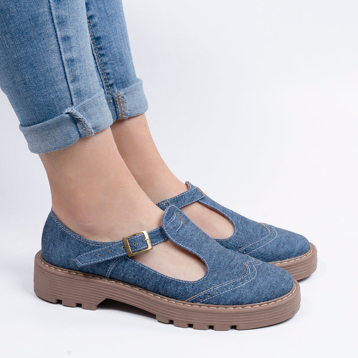 Mocasines color azul denim tipo mafalda y bordado tipo oxford