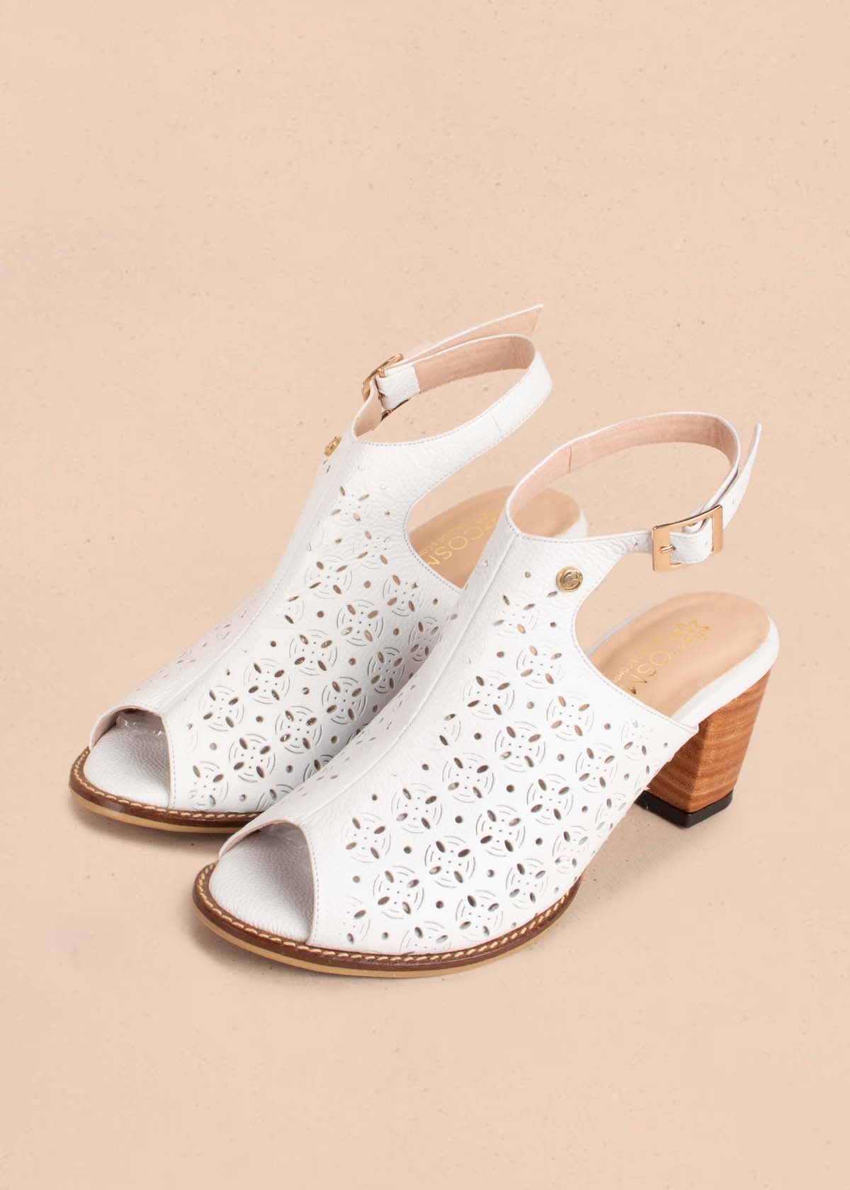 Sandalias altas en cuero color blanco con perforaciones 103472