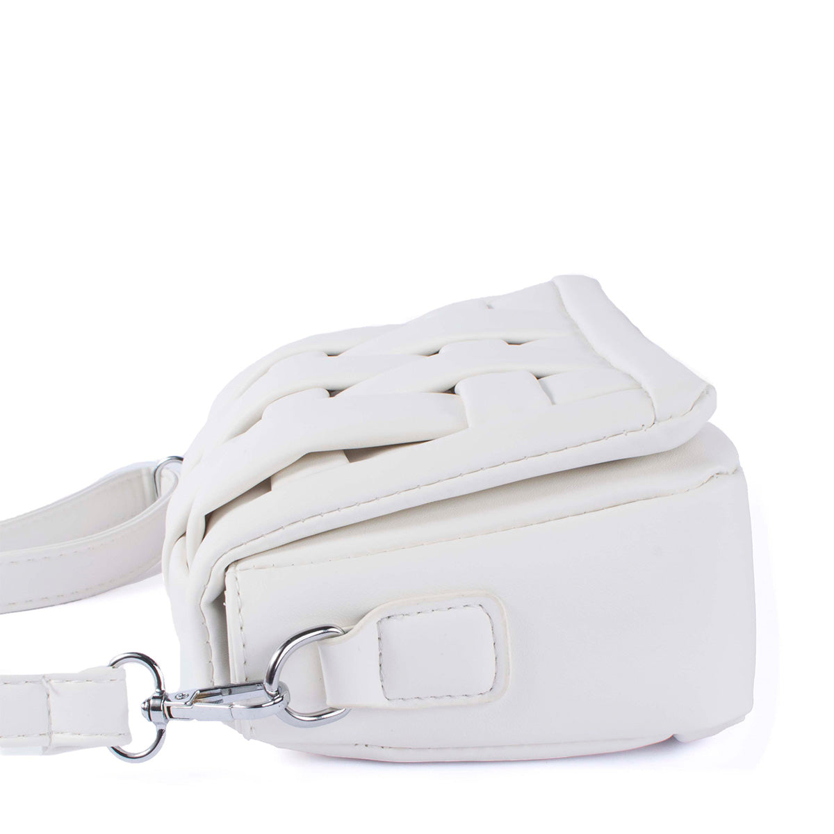 Bolso tipo bandolera color blanco diseño acolchado y moderno