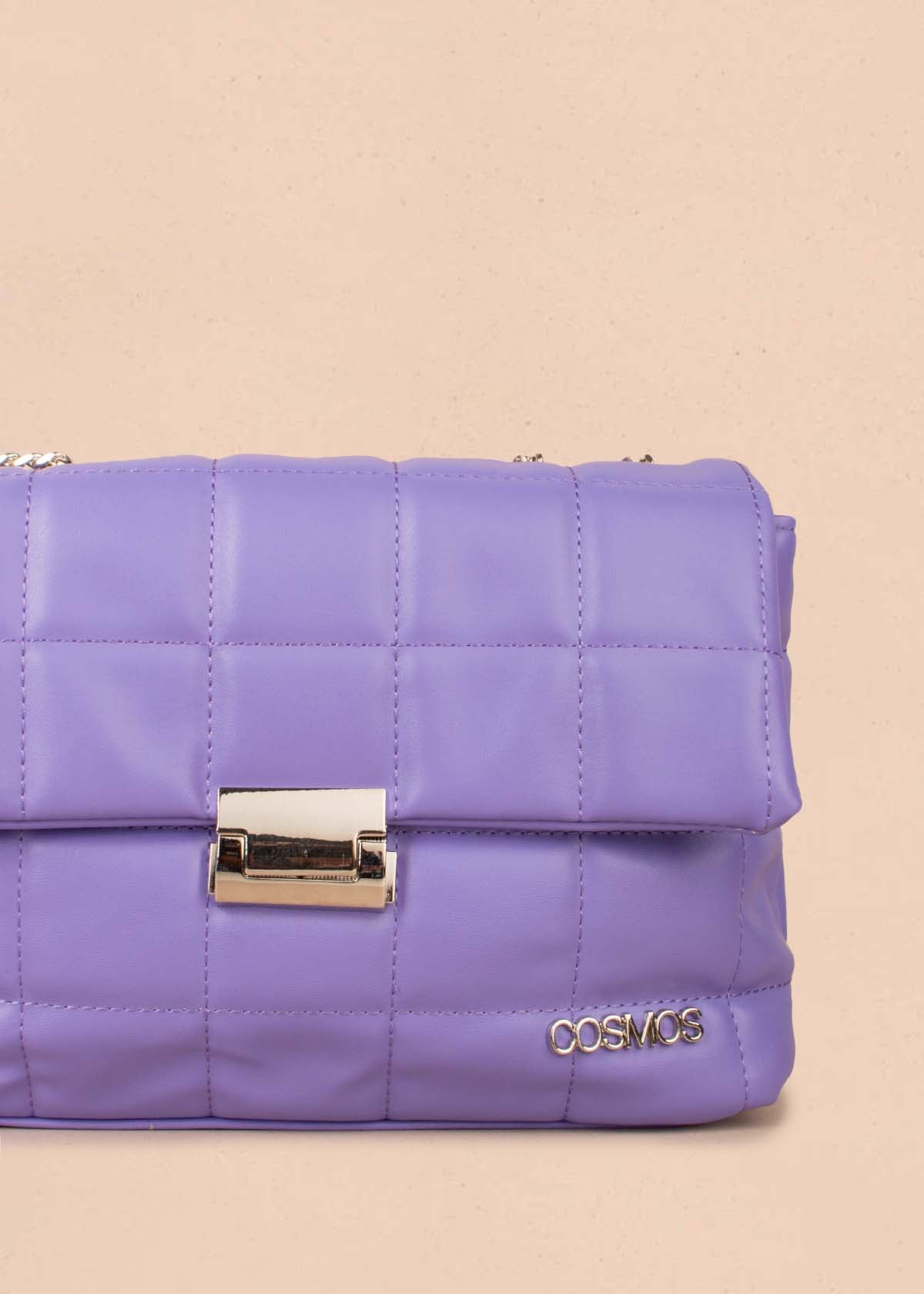 Bolso tipo bandolera color morado con diseño en cuadros acolchado 103563