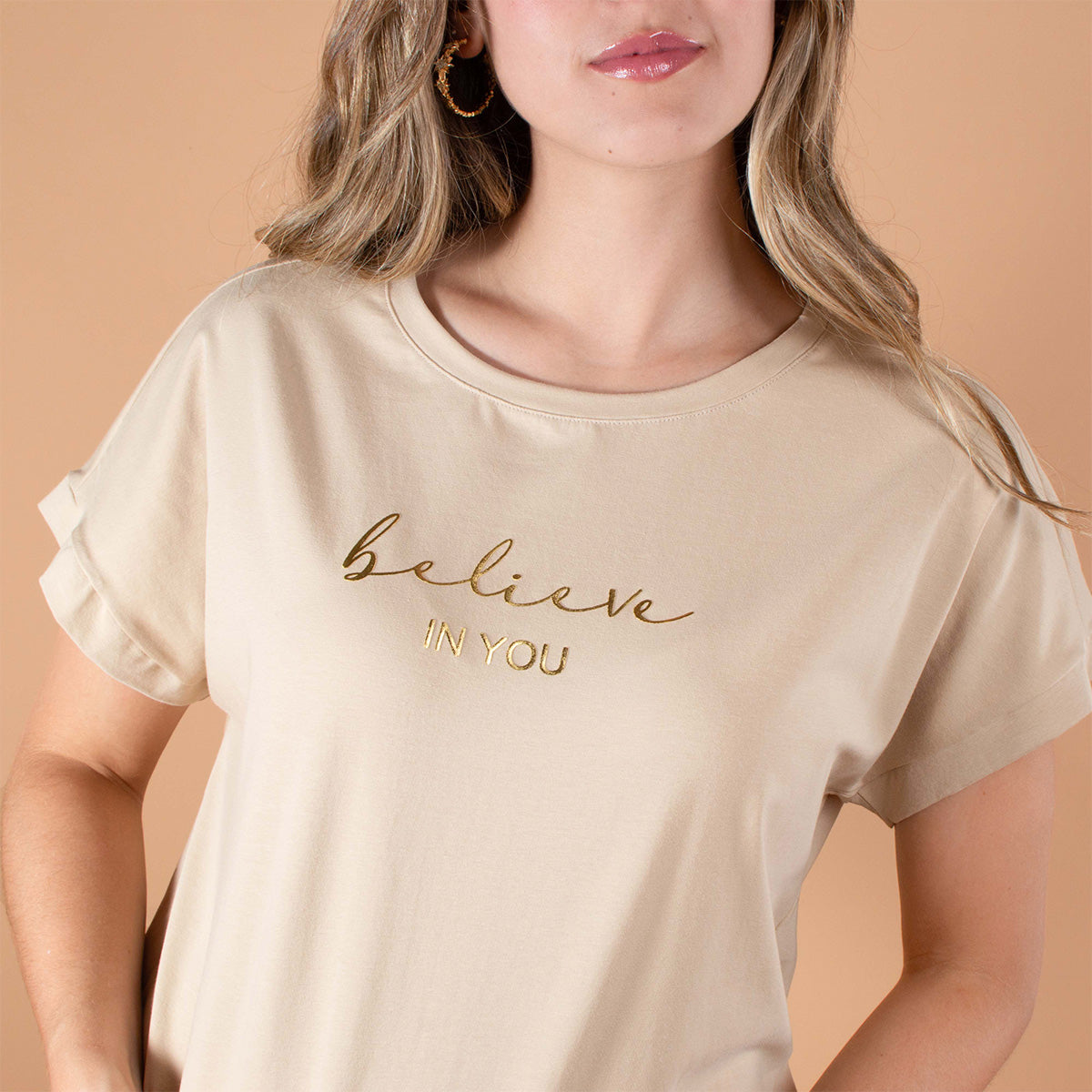 Camiseta color camel con estampado 103930