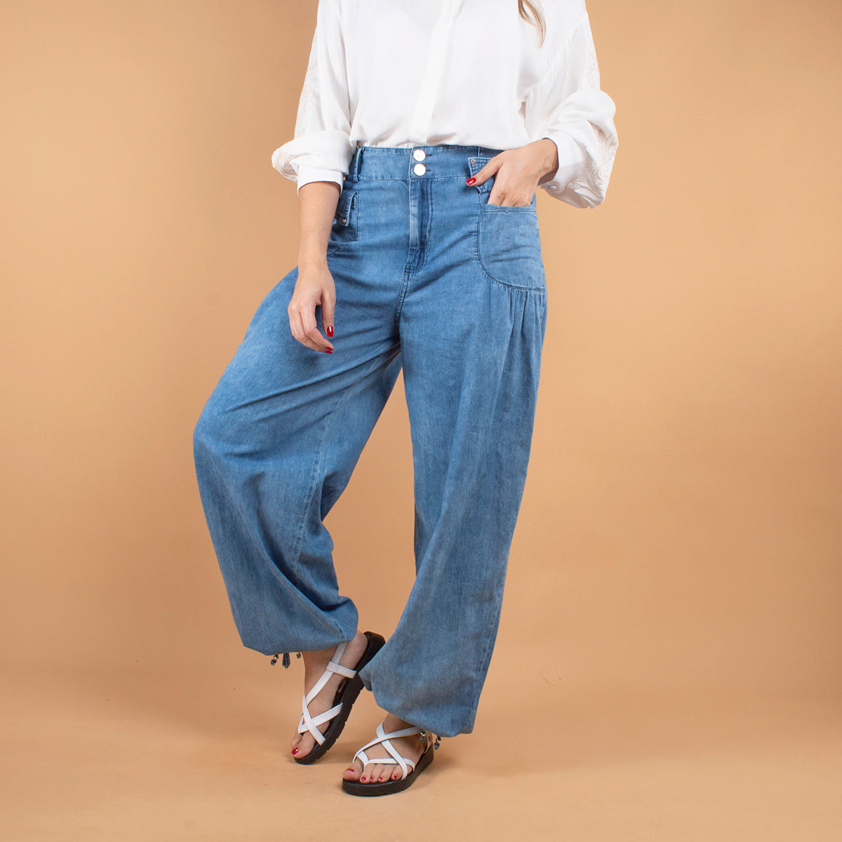 Pantalón color azul con recogido en bota 103943