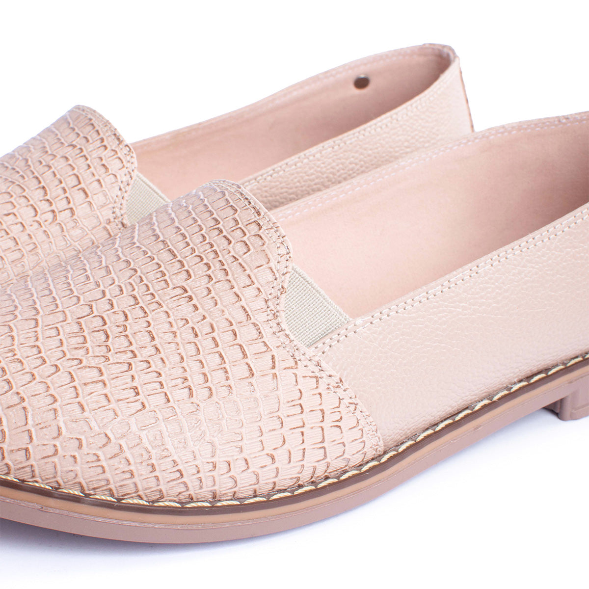 Baletas en cuero color taupe con textura croco 103954