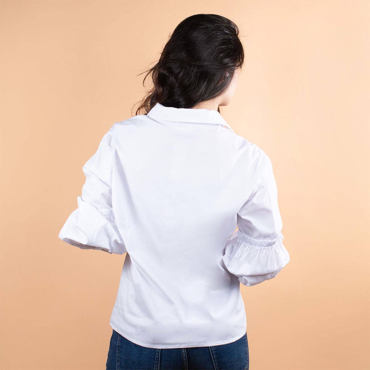 Blusa clásica color blanco con manga en globo