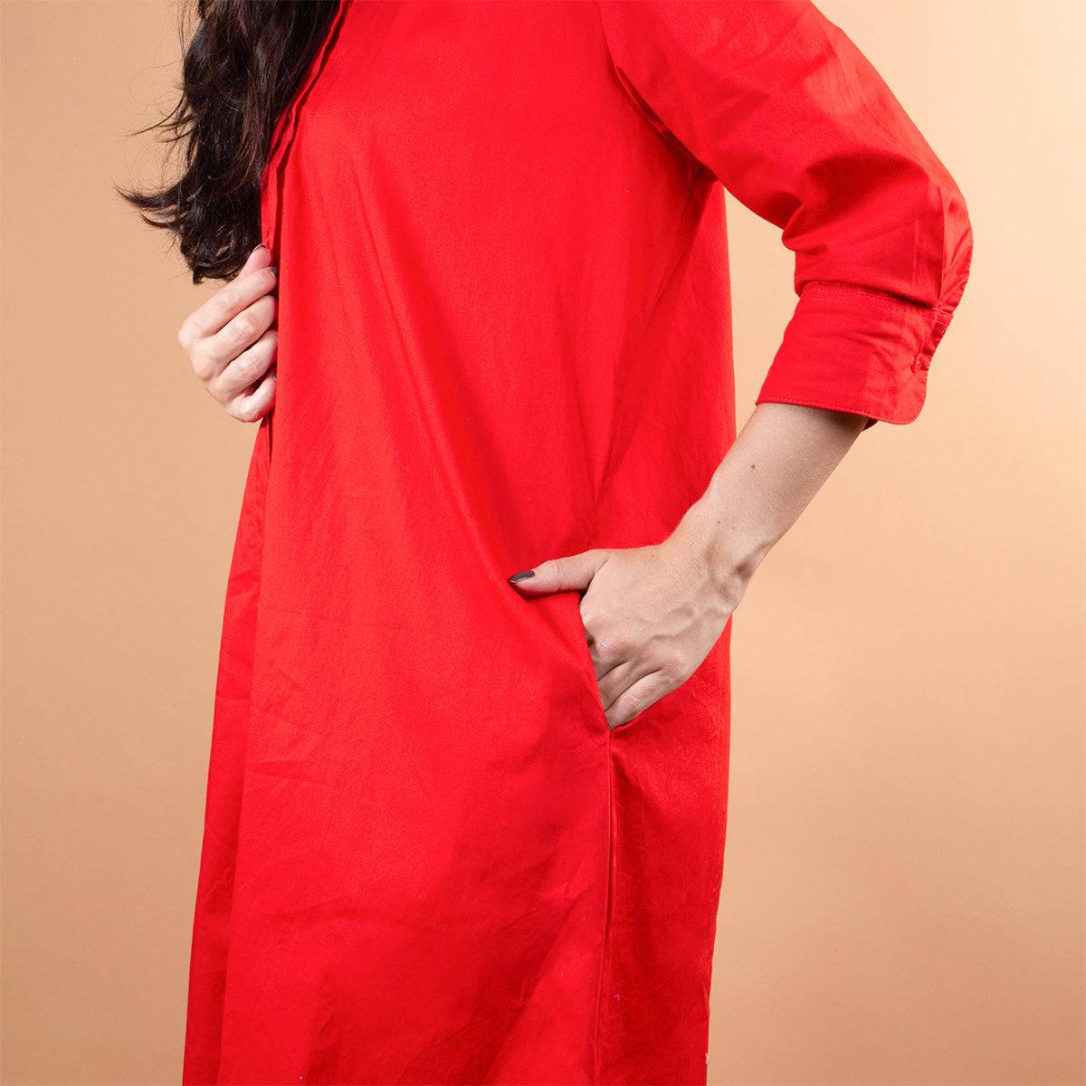Vestido color rojo con bolsillos y aberturas laterales