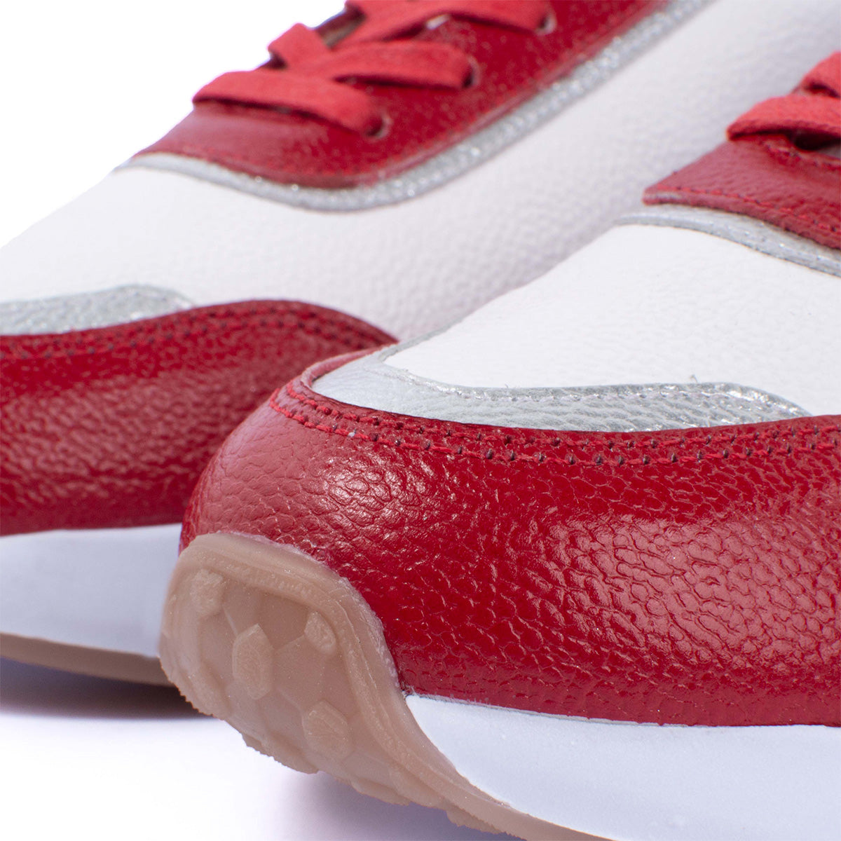 Tenis casuales en cuero color rojo con detalles blancos 104025