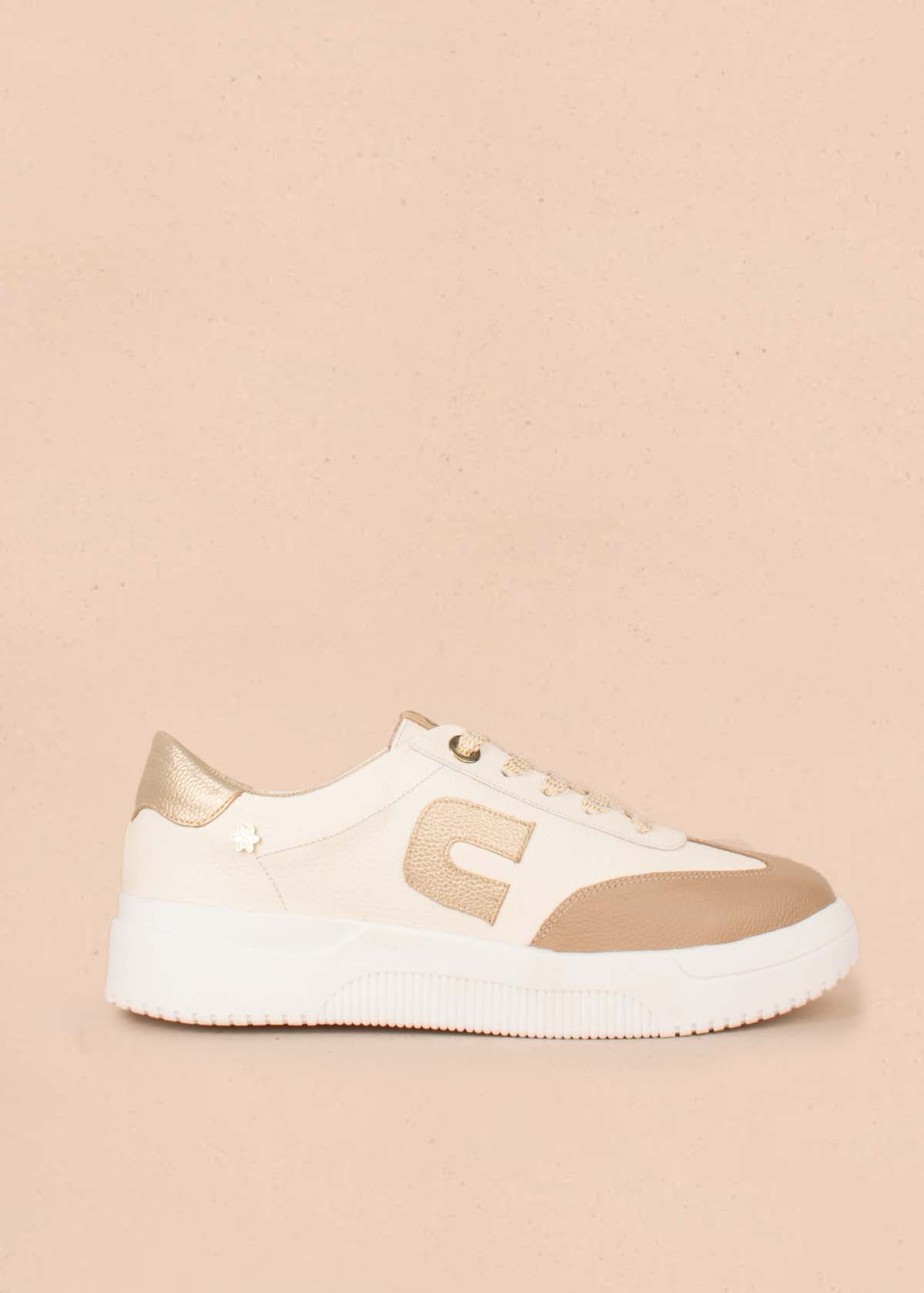 Tenis casuales en cuero color beige 104032