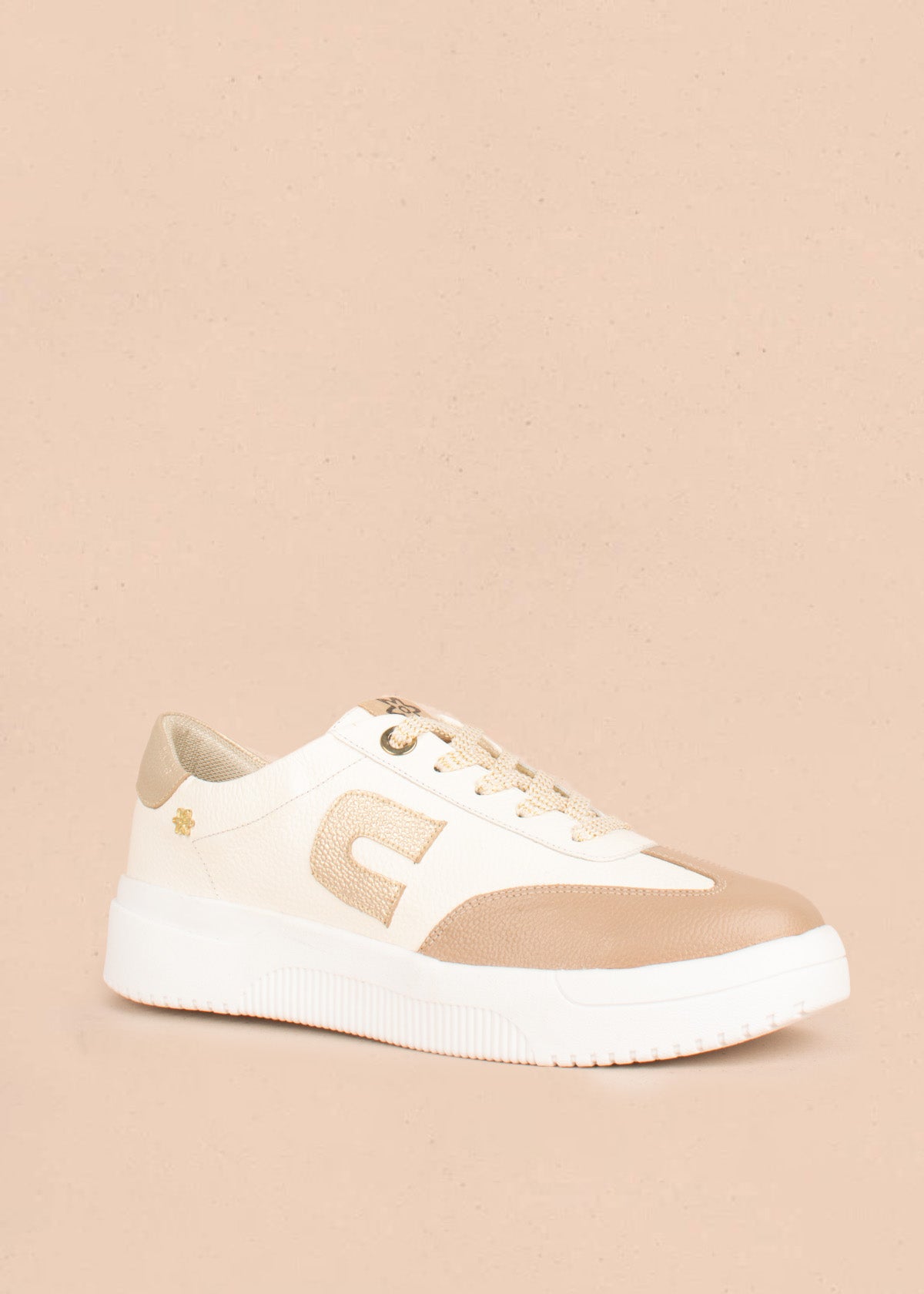 Tenis casuales en cuero color beige 104032