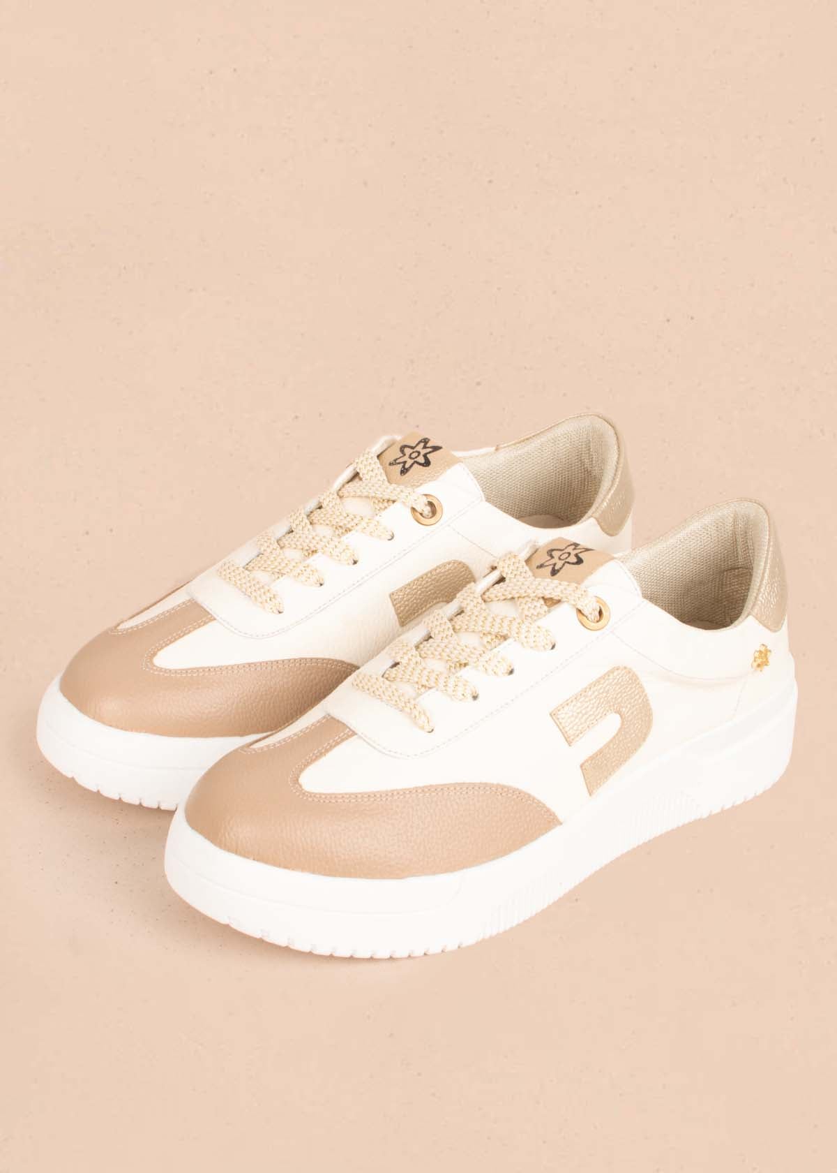 Tenis casuales en cuero color beige 104032