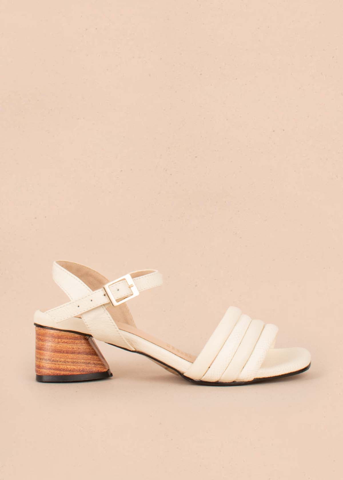 Sandalias altas en cuero color beige con correas delgadas 104034