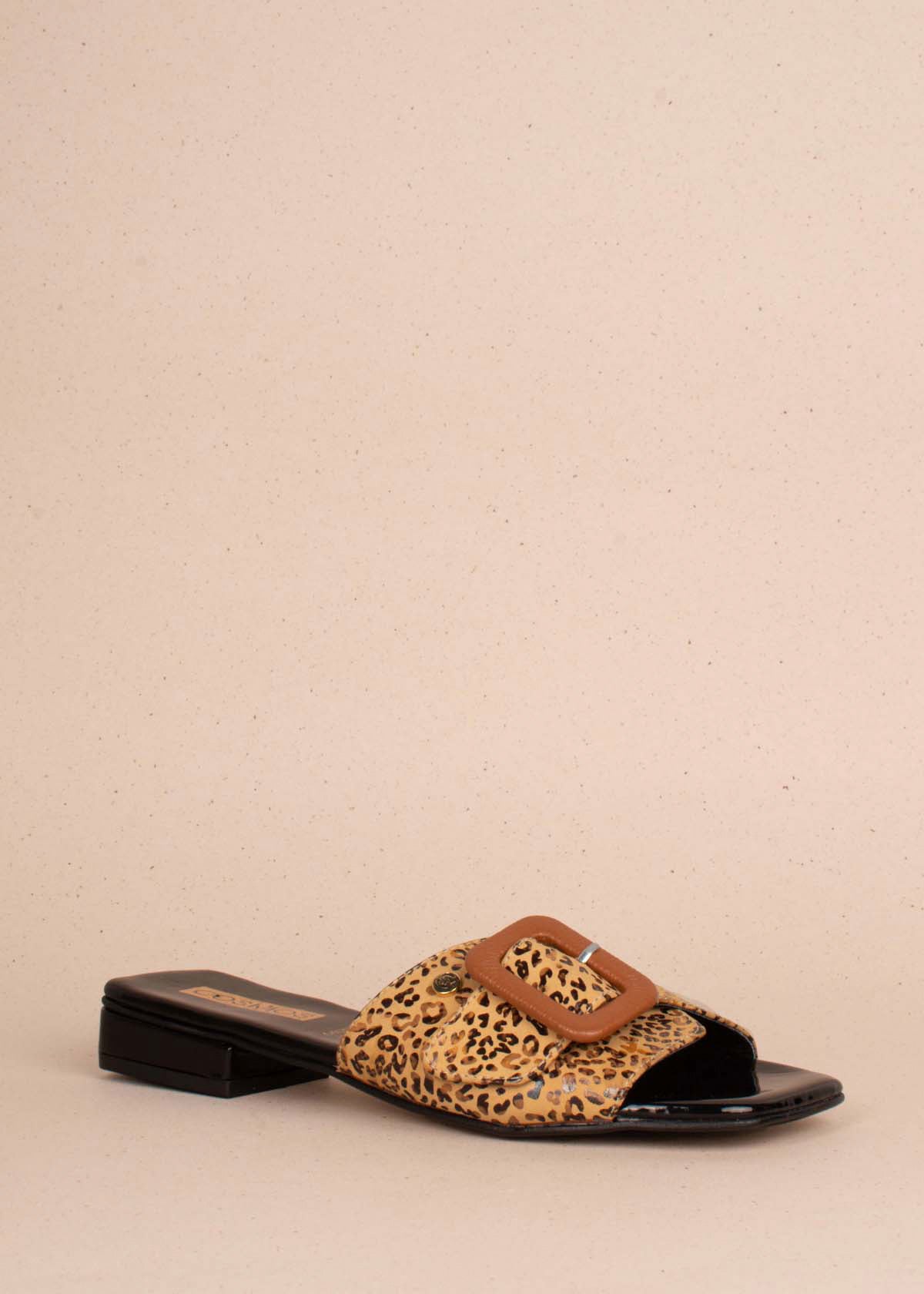 Sandalias planas en cuero color miel con folia animal print 104054