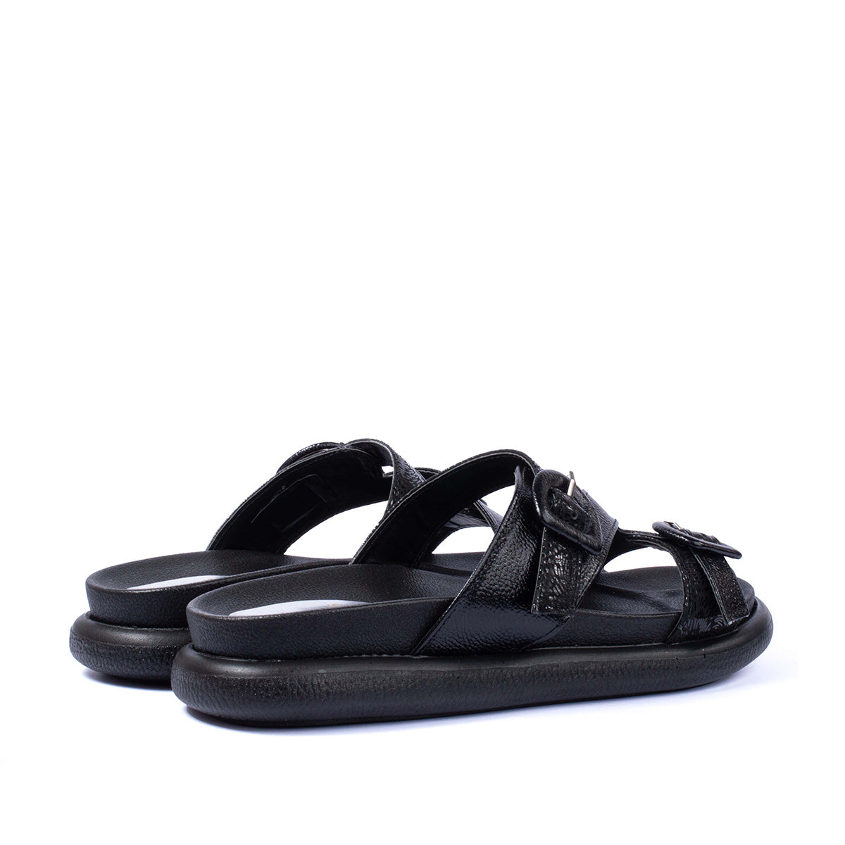 Sandalias planas en cuero color negro con correas ajustables 104072