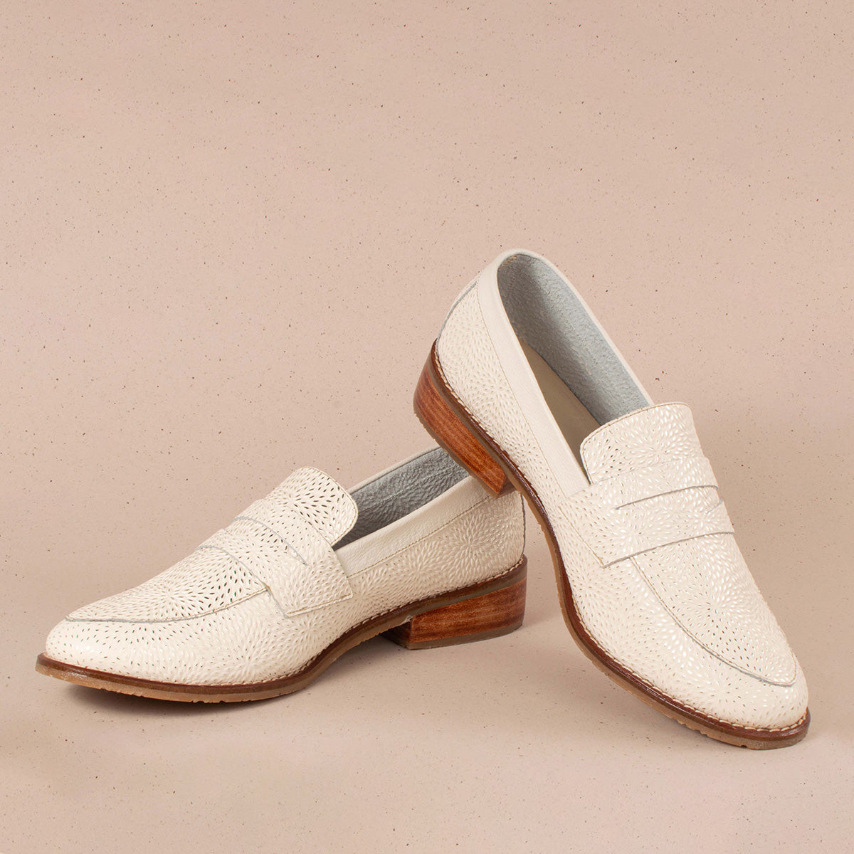 Mocasines en cuero color beige texturizado 104287