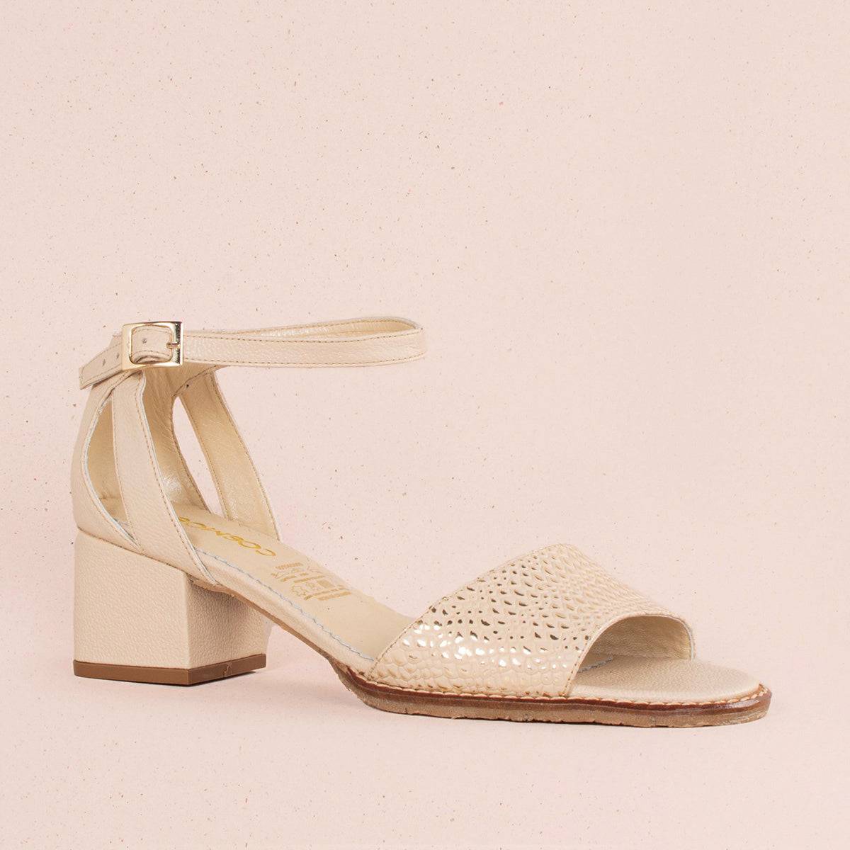 Sandalias altas en cuero color beige con folia tipo pitón 104289