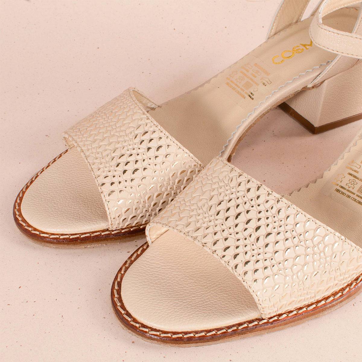 Sandalias altas en cuero color beige con folia tipo pitón 104289