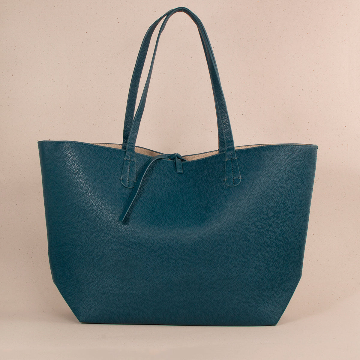 Bolso tipo shopping color azul con detalle de pañoleta 104298