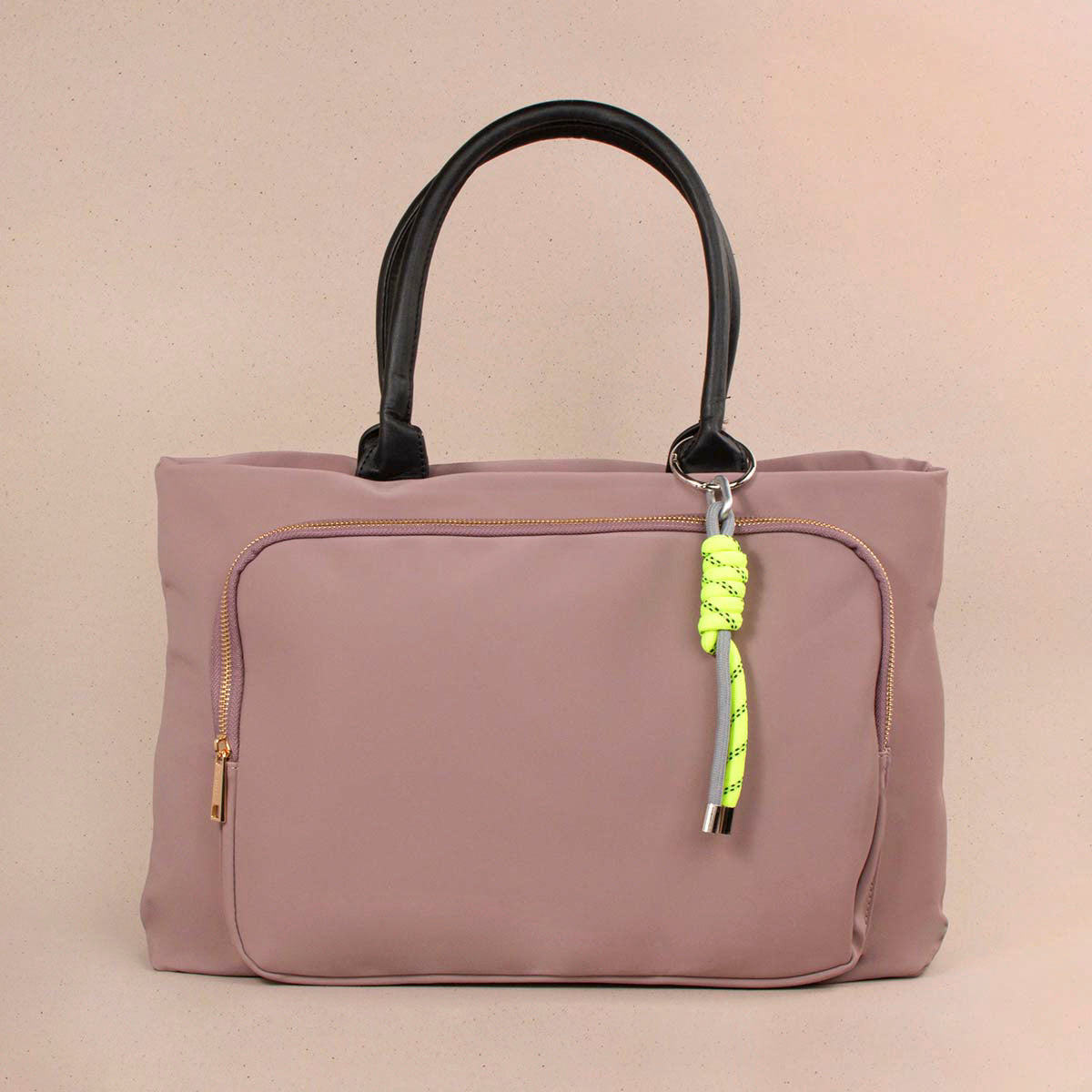 Bolso tipo shopping color uva con bolsillo frontal 104303