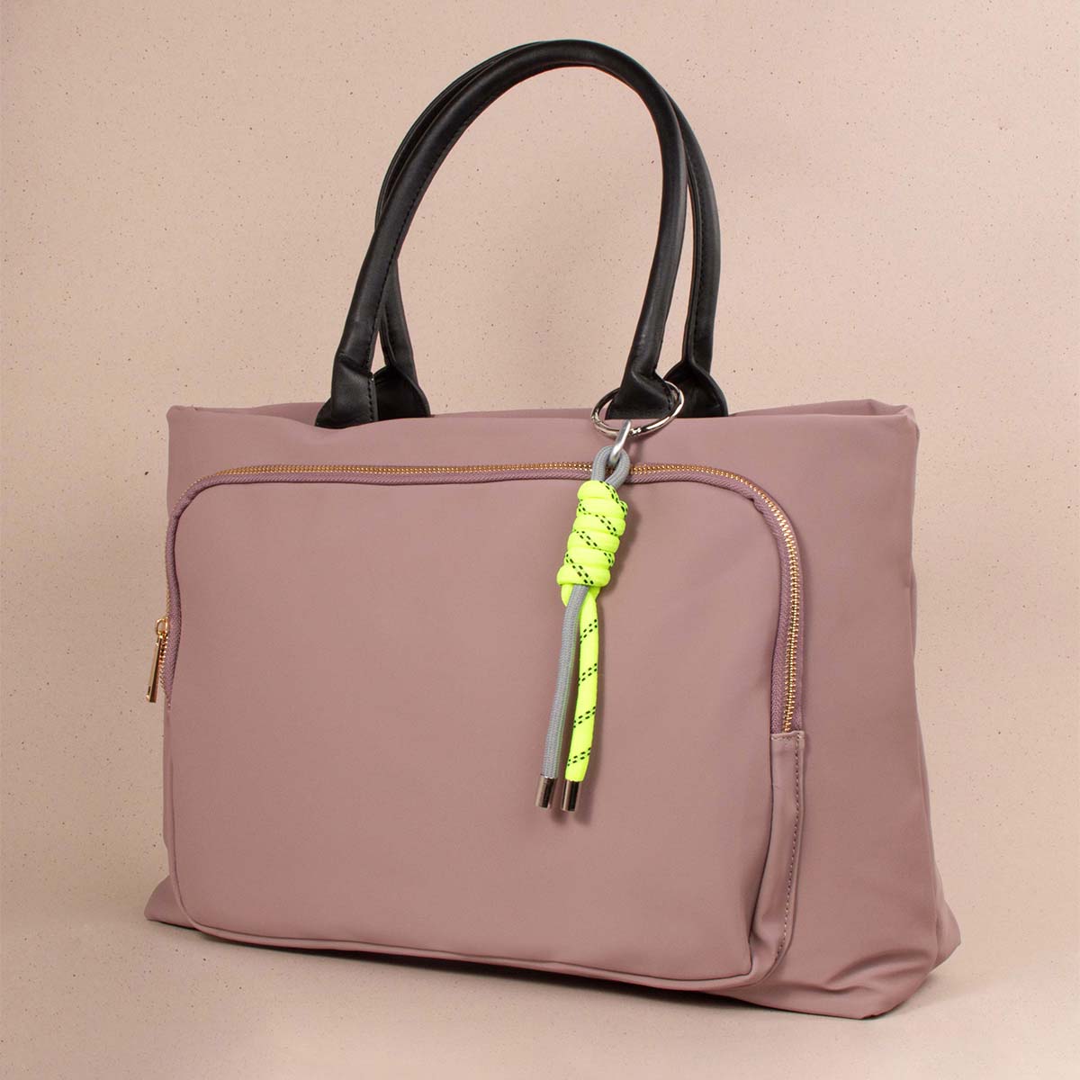 Bolso tipo shopping color uva con bolsillo frontal 104303