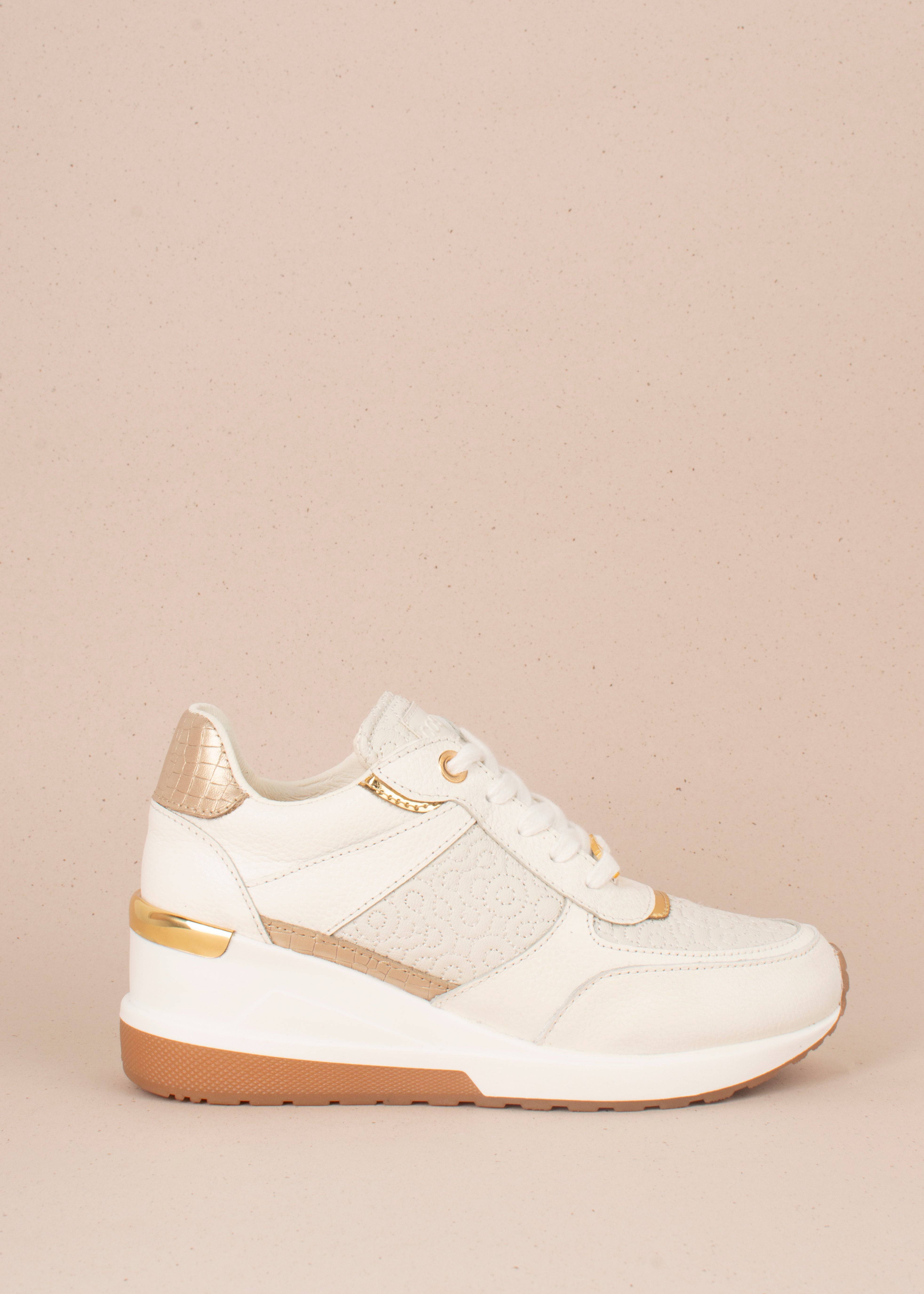 Tenis casuales en cuero color beige con bordado 104360