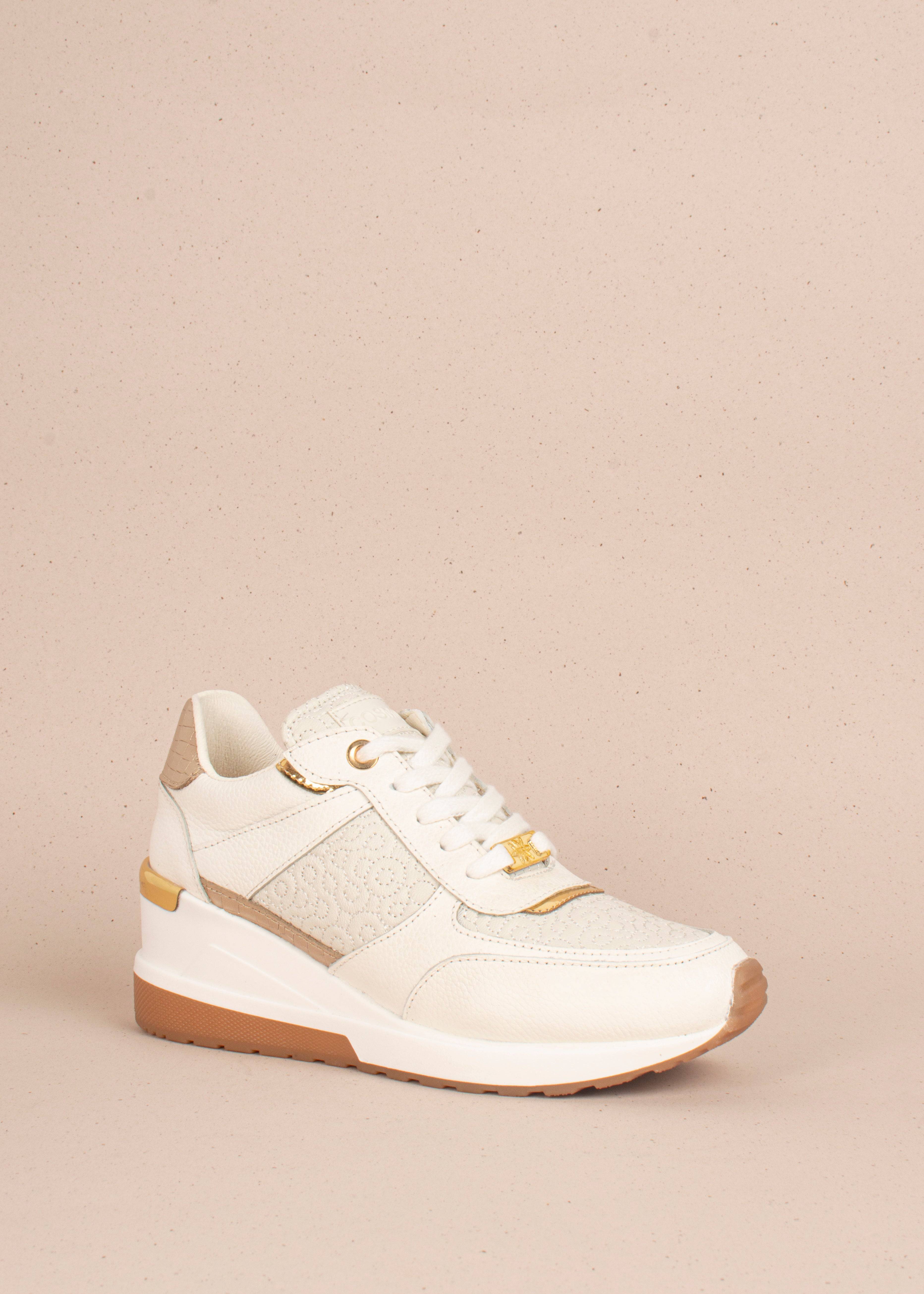 Tenis casuales en cuero color beige con bordado 104360