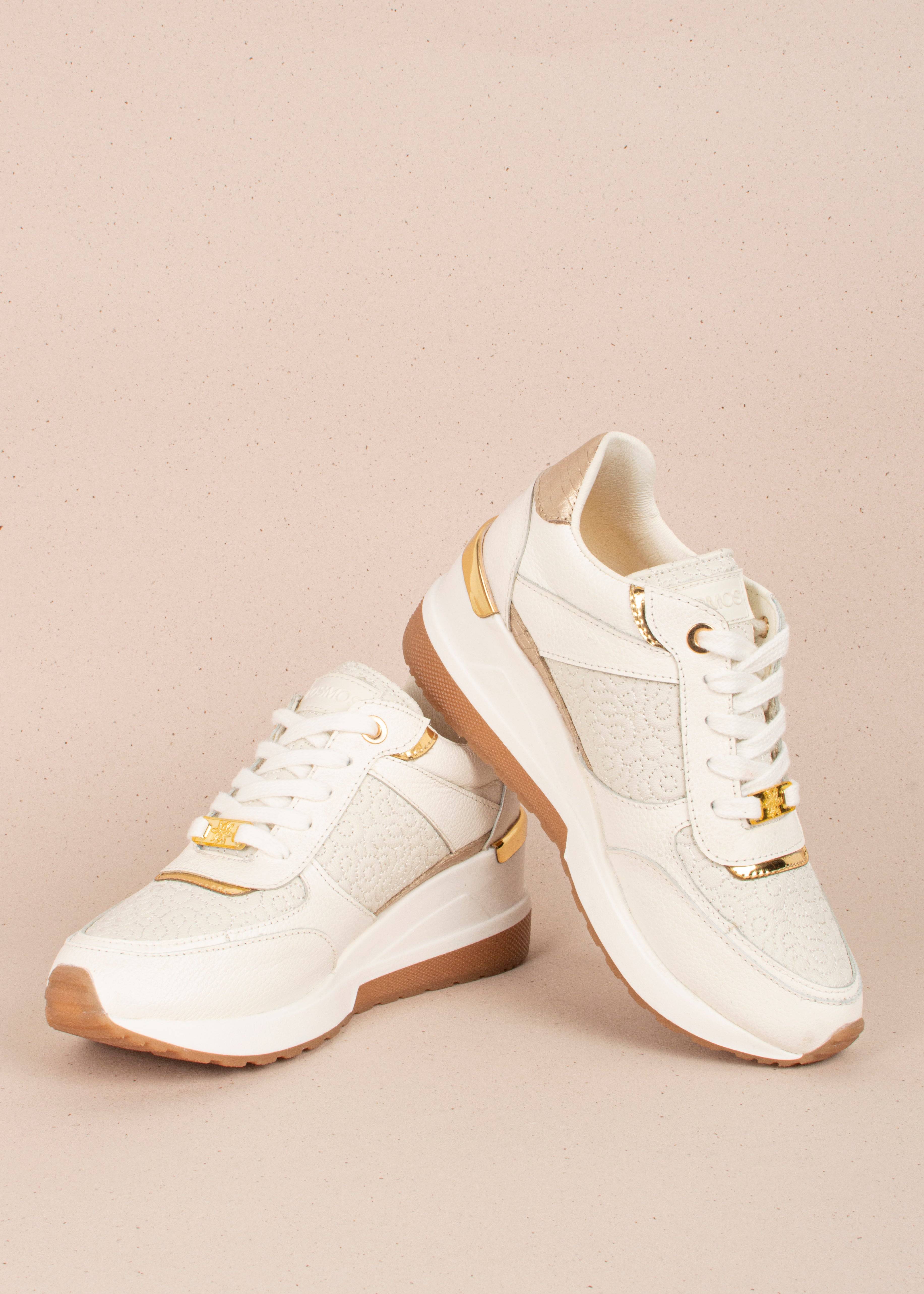 Tenis casuales en cuero color beige con bordado 104360