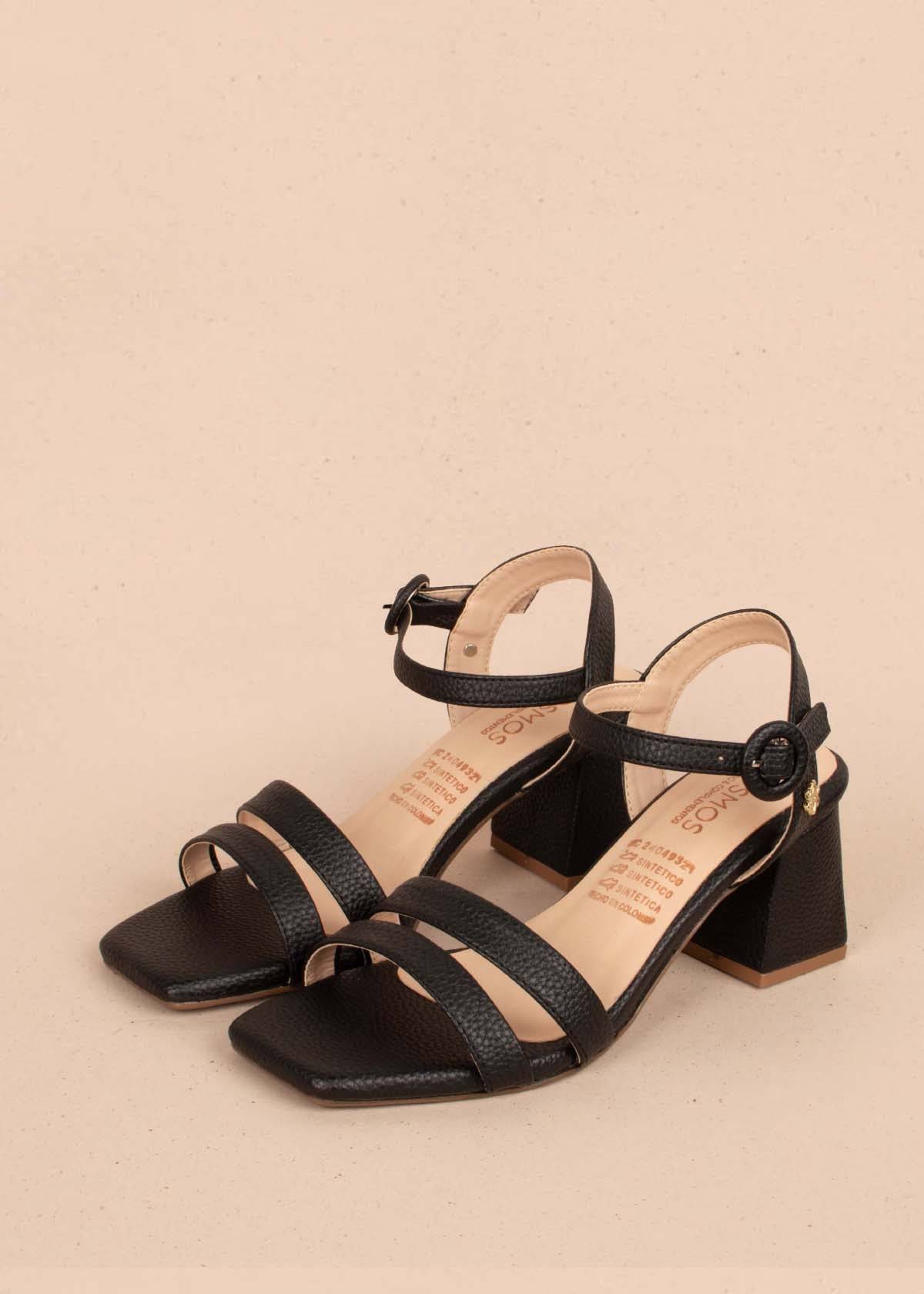 Sandalias altas color negro con correas 104367